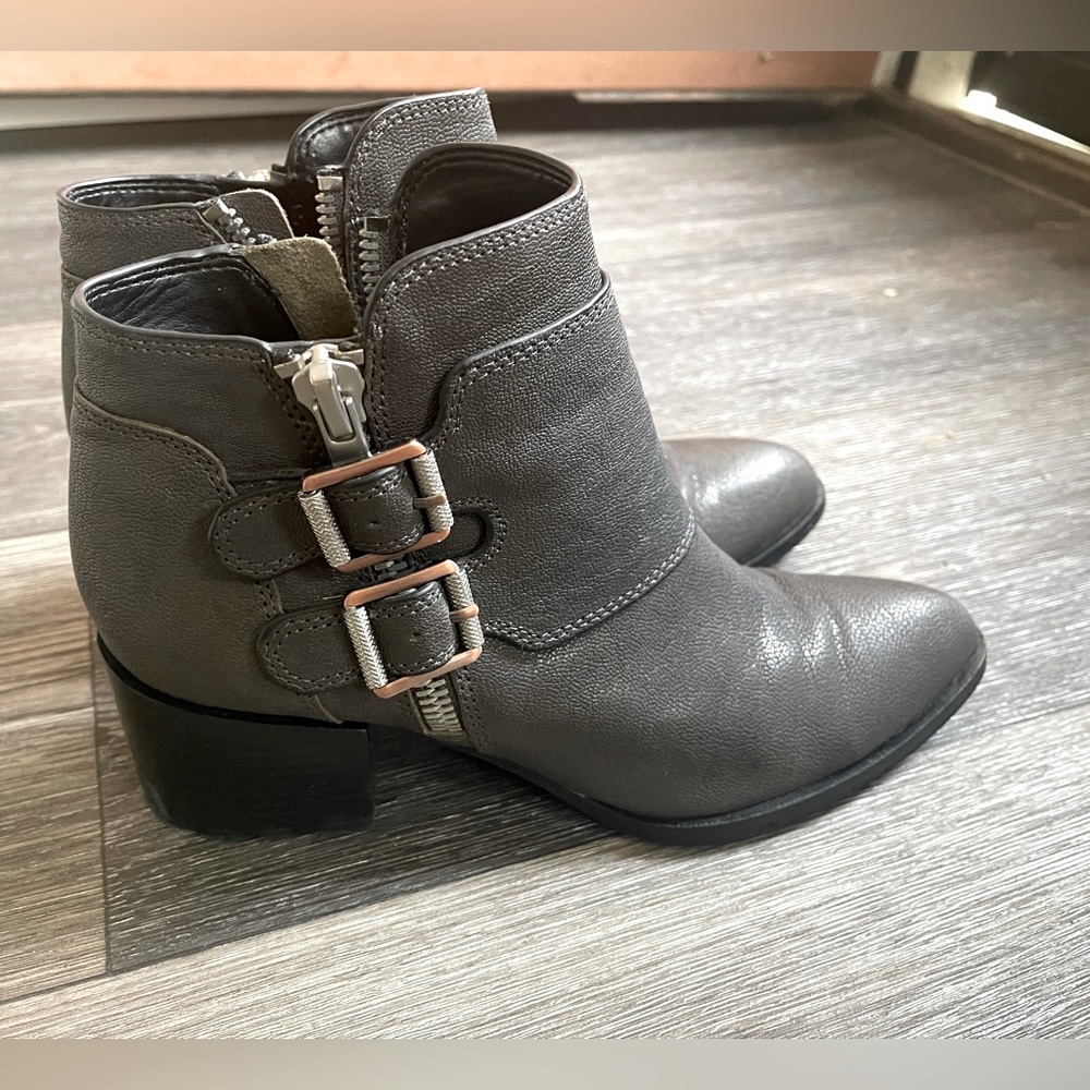 Calvin Klein Jeans Neveah grey leather ankle boots.
